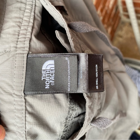 The North Face Womens 10 Gray Outdoor Hiking Cropped Capri Pants Stow Pocket - Picture 6 of 11